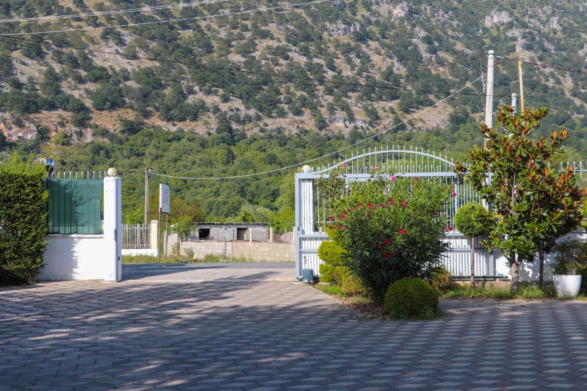 Hotel As Baks-Rrjoll Shkoder Bagian luar foto
